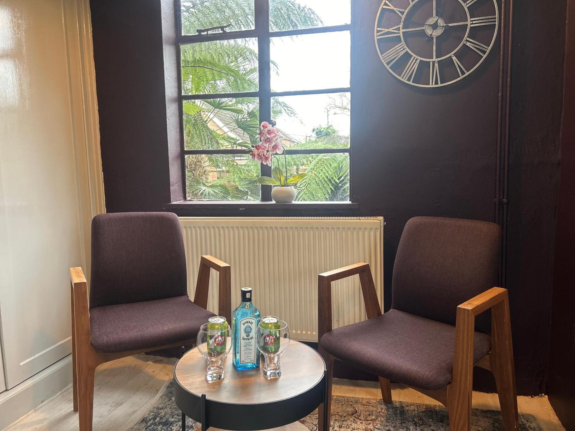 Park View Is A Beautiful Whole Entire House Close To Town Centre, Sleeps 8 In 4 Rooms, 2 Doubles And 4 Single Beds With 2 Shower Rooms, Available For Holidays, Insurance Stays, Trades People, Contractors, Pets Welcome Wisbech Bagian luar foto